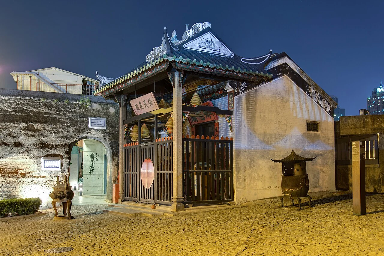 Macau - Na Tcha Temple.jpg