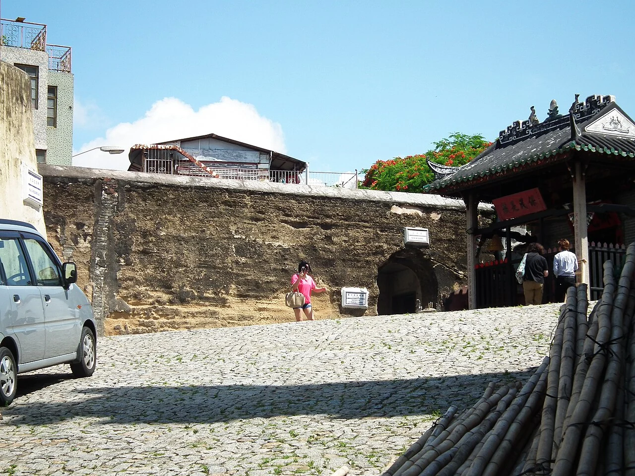 Macao Old City Walls 澳門舊城牆 - panoramio.jpg